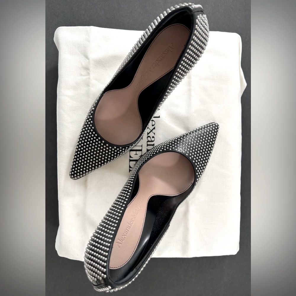 Alexander McQueen AUTHENTIC 39.5 Size 9.5 US Black Silver Studded Heels NWT